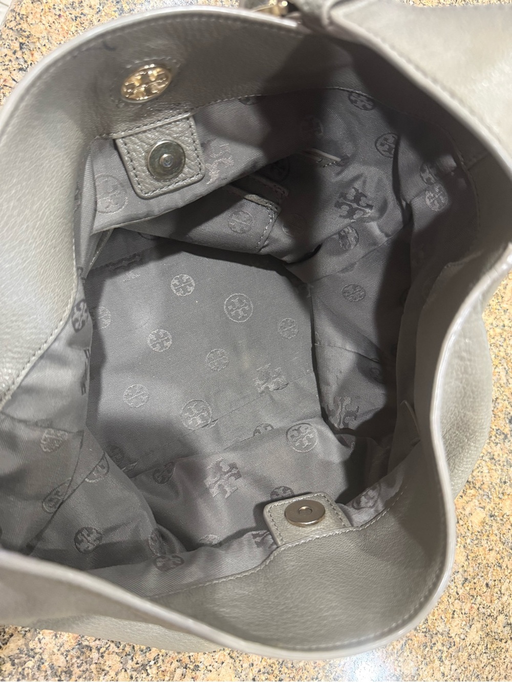 Tory Burch Taupe brody pebbled leather bag - Picture 6 of 6